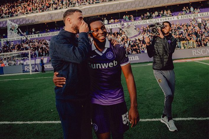 Zeno Debast esteve na última data FIFA no relvado do Anderlecht, seu anterior clube - Foto: RSCA