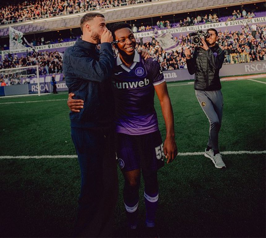 Zeno Debast esteve na última data FIFA no relvado do Anderlecht, seu anterior clube - Foto: RSCA