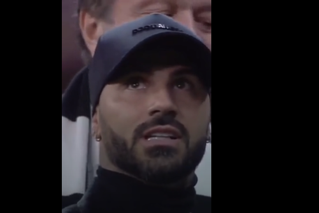 Ricardo Quaresma emocionado com homenagem do Besiktas (vídeo)