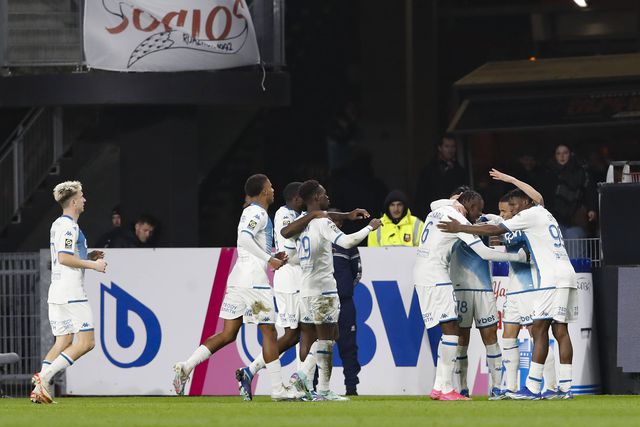 Ligue 1: Mesmo com 10 jogadores, Mónaco vence Rennes e pressiona o PSG