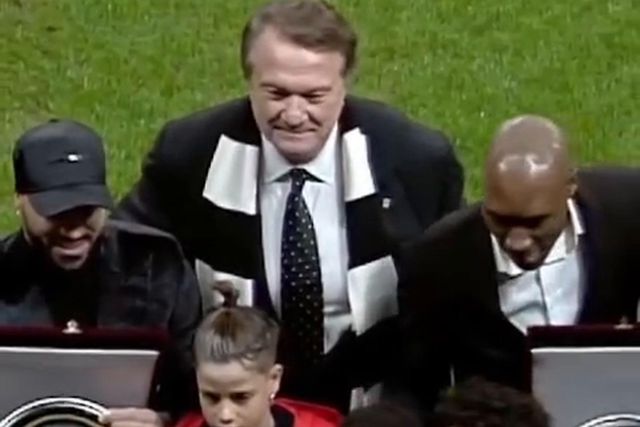 Quaresma homenageado antes do Besiktas-Fenerbahçe (vídeo)