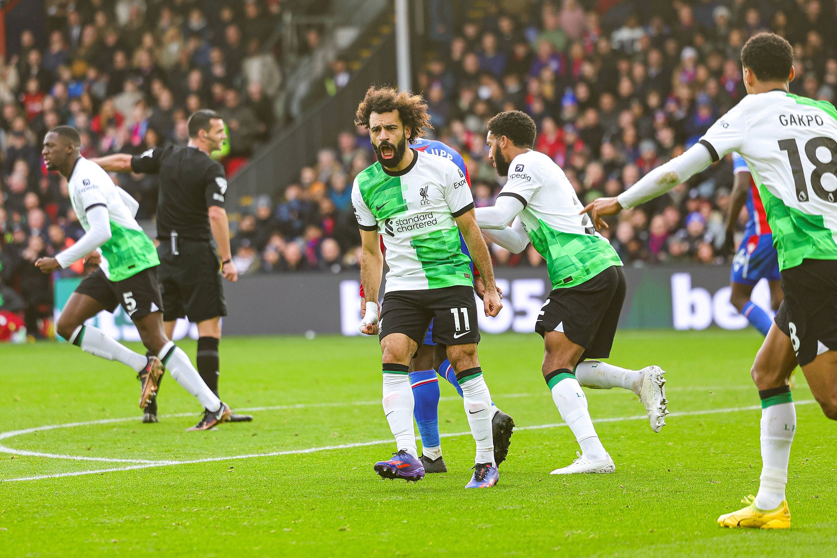 Salah salva Liverpool em empate com Fulham