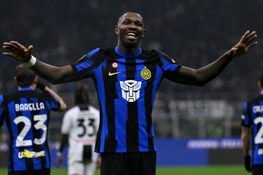 Inter aplica 'KO' à Udinese em sete minutos