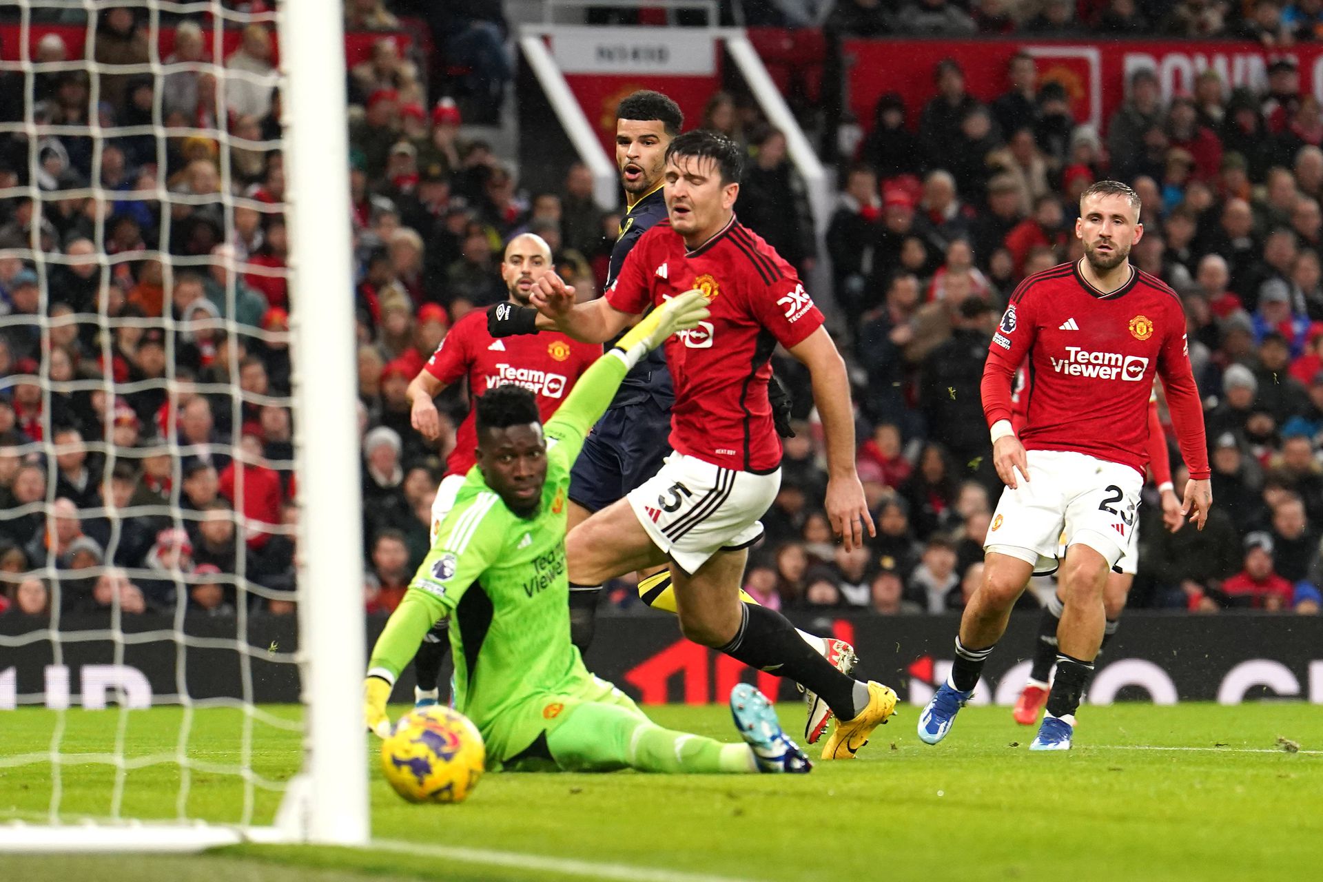 Volta por cima! Maguire é eleito melhor jogador do mês na Premier League