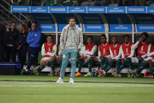 Defesa do Flamengo lembra Vítor Pereira e dá Palmeiras, de Abel, como exemplo