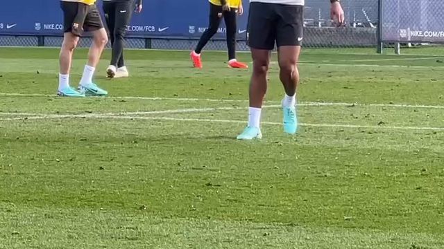 É o Batman? Não, é Ronald Araújo