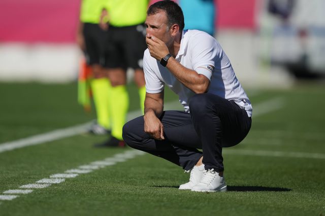 Estrela da Amadora: Perante as ausências, Sérgio Vieira aposta na «competência»