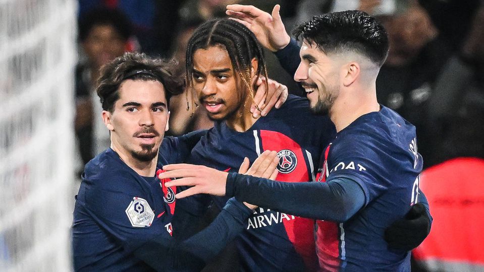Ligue 1: Vitinha assiste e PSG sua para vencer o Nantes