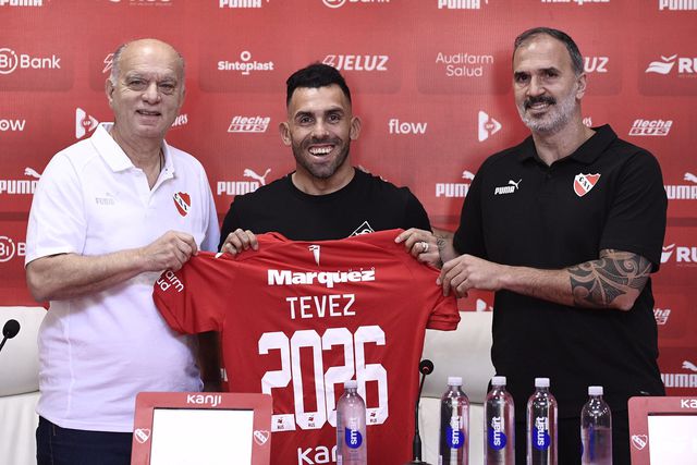 Oficial: Carlos Tévez renova pelo Independiente