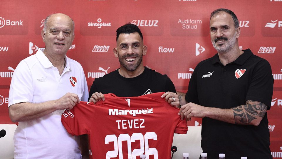 Oficial: Carlos Tévez renova pelo Independiente