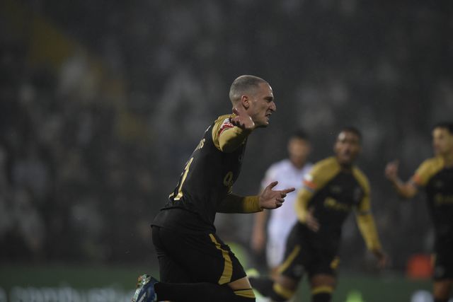 Nuno Santos restabelece o empate em Guimarães (vídeo)