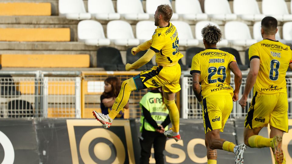 A crónica do Portimonense-Famalicão: Cabeça de Hélio anulou 'bomba' de Théo
