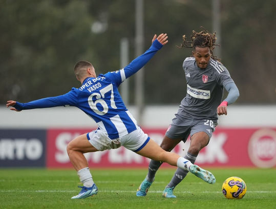 FC Porto B perde com golo na compensação e Aves SAD é líder à condição