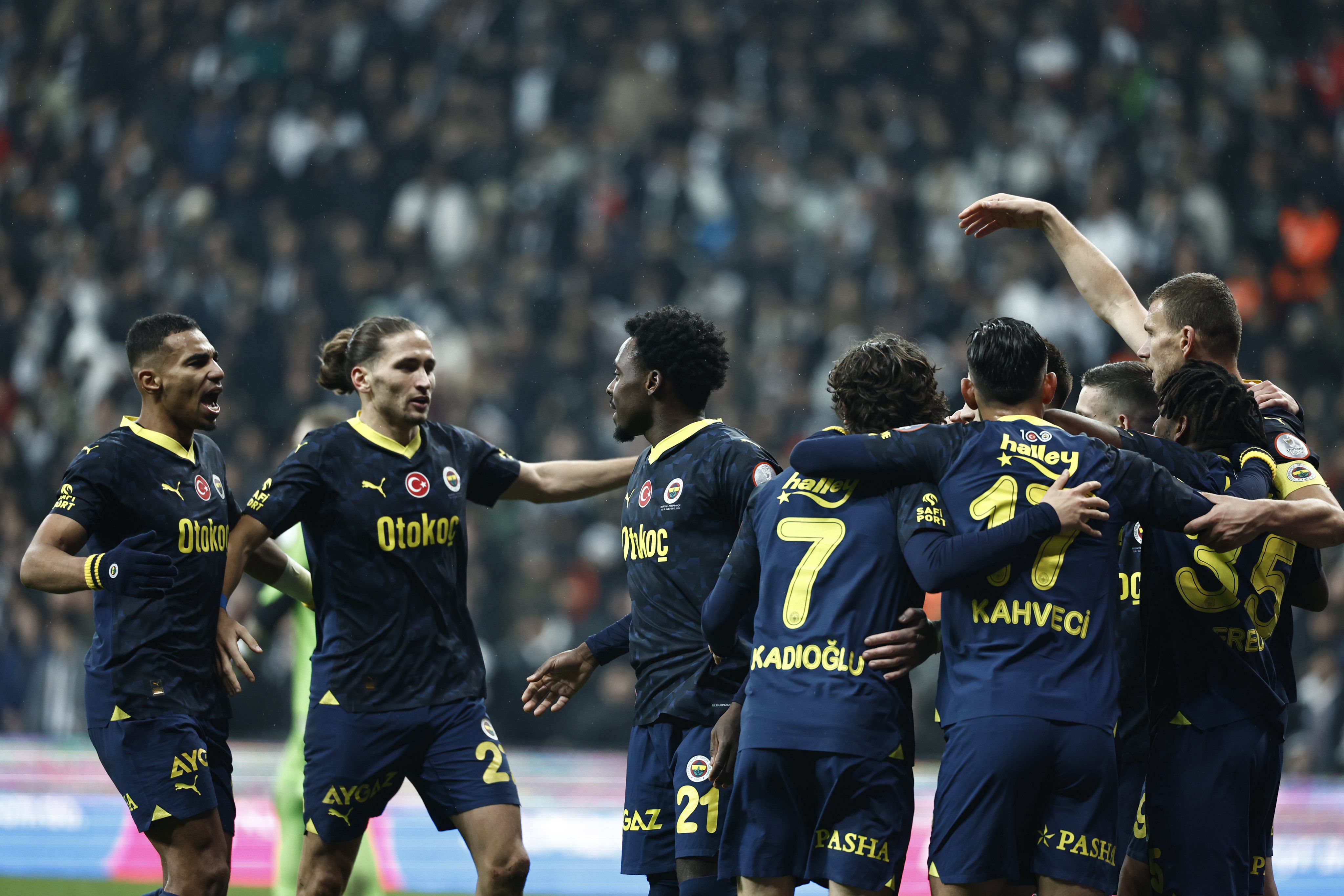 Fenerbahçe estreia na Liga Turca com vitória sobre o Besiktas