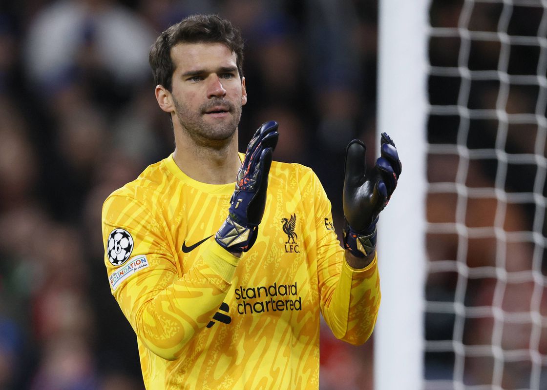Alisson com futuro em aberto e turcos à espreita