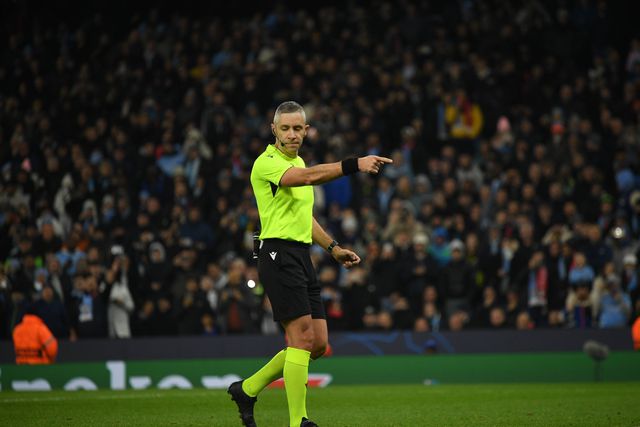 Árbitro romeno no Benfica-Bolonha