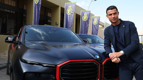 Ronaldo e companheiros do Al Nassr recebem novo BMW (vídeo)