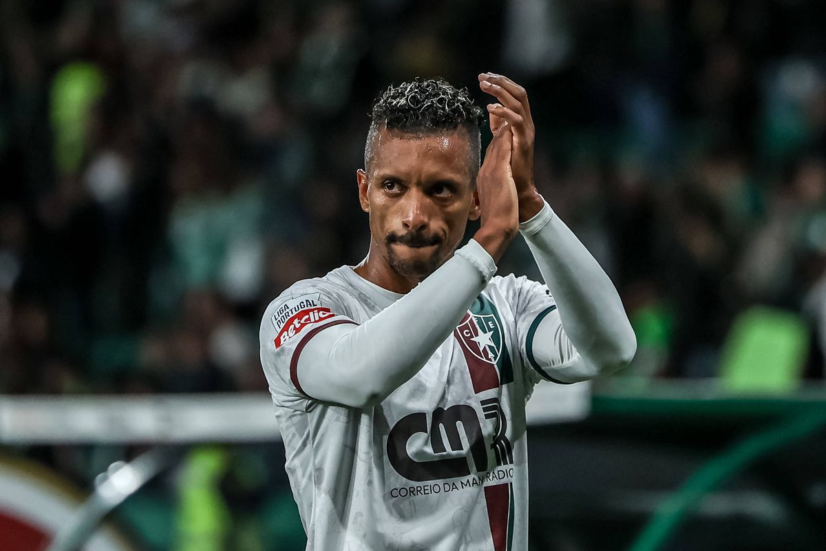 Antes da reforma, Brasil chamou por Nani, «que mete Depay no chinelo»