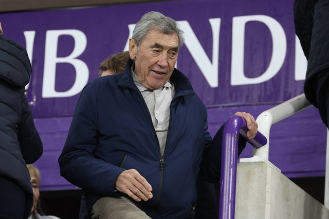 Eddy Merckx com fratura grave após queda de bicicleta