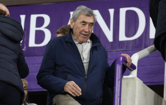 Eddy Merckx com fratura grave após queda de bicicleta