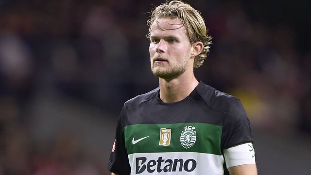 Hjulmand enverga a braçadeira de capitão do Sporting no braço esquerdo