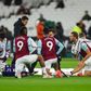 Fotogaleria: jogadores do West Ham aquecem com o nome de Michail Antonio nas costas