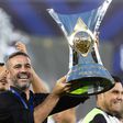 Artur Jorge com a taça de campeão nacional