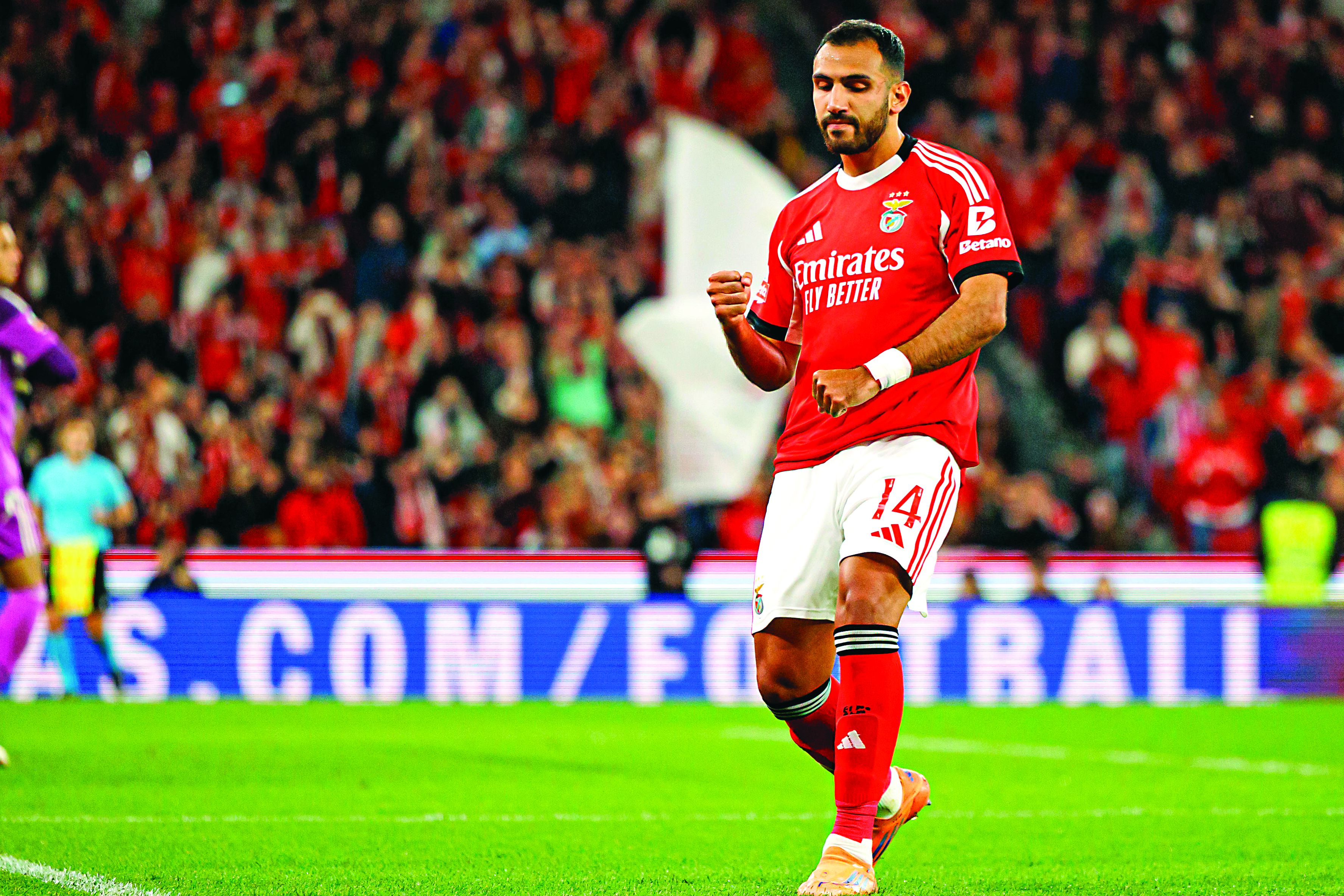 Pavlidis lidera o ataque contra o Nápoles — Foto: IMAGO