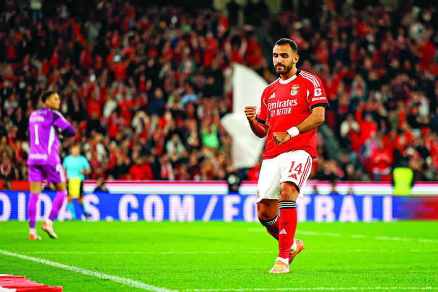 Pavlidis lidera o ataque contra o Nápoles — Foto: IMAGO