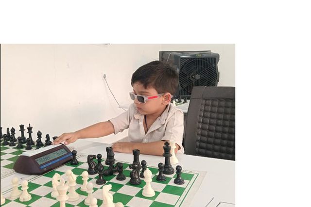 Indiano com três anos é o mais jovem no ranking mundial da Federação Internacional de xadrez. DR