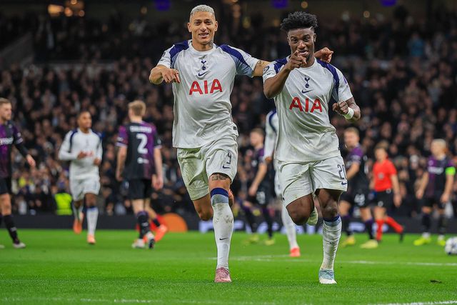 Kudus festeja segundo golo do Tottenham com Richarlison