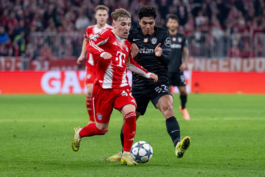 Karl em duelo com João Simões no Bayern-Sporting - Foto: IMAGO