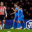 Alexander Sorloth festeja golo no Philips Stadion diante do PSV