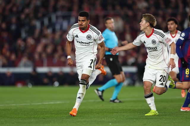 Knauff marcou o primeiro golo no Barcelona-Frankfurt - FOTO IMAGO