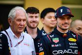 Helmut Marko, ao lado do tetracampeão mundial Max Verstappen