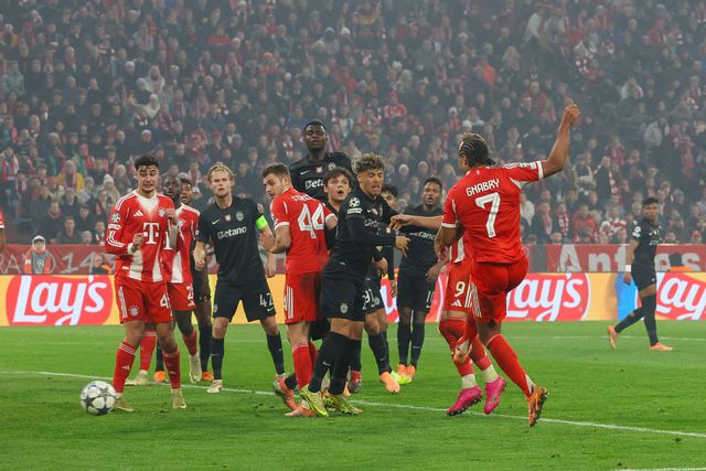 O momento do 1-1, golo de Gnabry