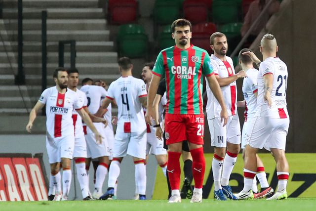 UD Leiria impõe-se na Madeira e qualifica-se para os 'quartos' da Taça