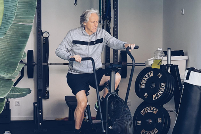 Jorge Jesus aproveita férias... para se manter em forma