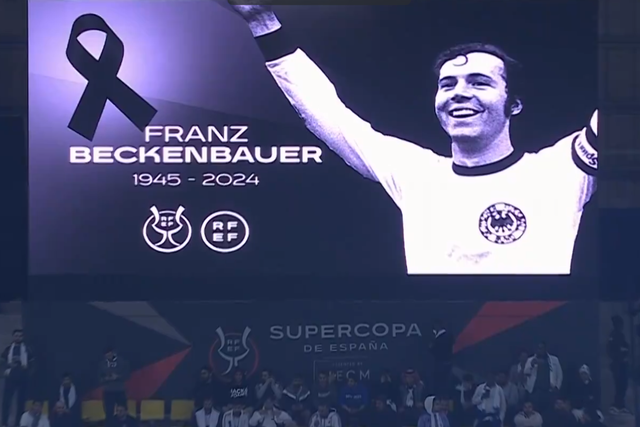 Adeptos sauditas assobiam homenagem a Franz Beckenbauer (vídeo)