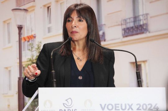 Paris-2024: Anne Hidalgo promete mergulho no Sena no arranque dos Jogos