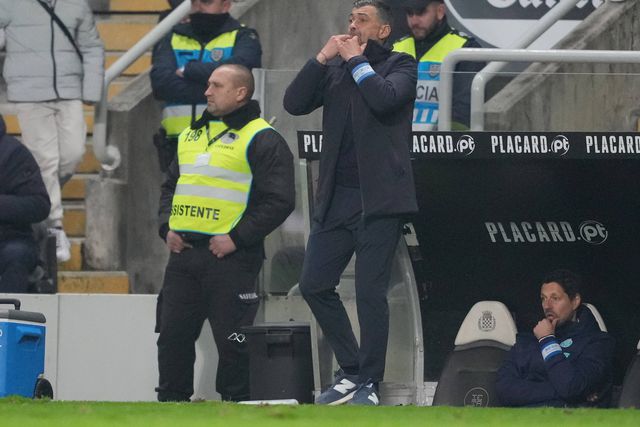 Conceição sobre o mercado: «Em janeiro fala-se muito, é um mês crítico»