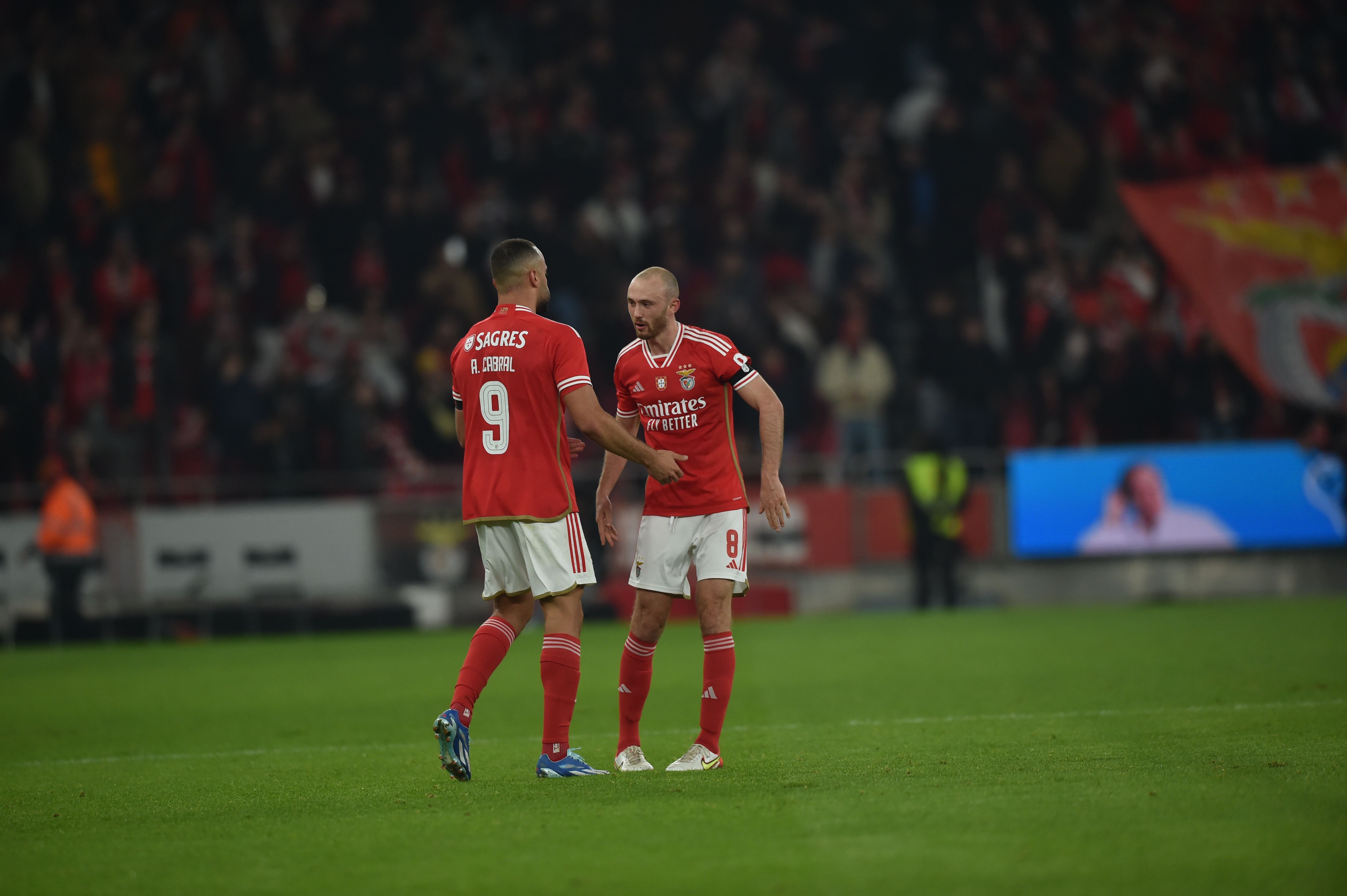 Arthur Cabral deals with the logic and Benfica advances in the cup