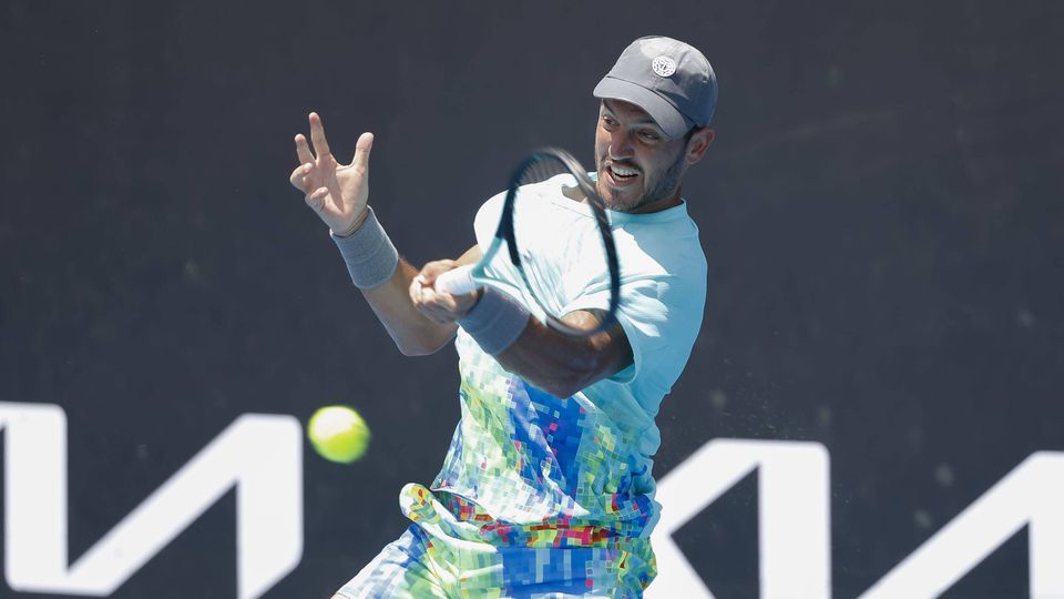 Gonçalo Oliveira perde na primeira ronda da qualificação do Open da Austrália