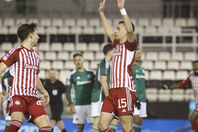 Taça da Grécia: Médio do Sporting marca e Carvalhal empata no dérbi com o Panathinaikos