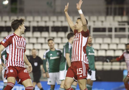 Taça da Grécia: Médio do Sporting marca e Carvalhal empata no dérbi com o Panathinaikos