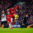 Darwin bisa nas assistências, Liverpool ganha vantagem nas meias-finais da Taça da Liga