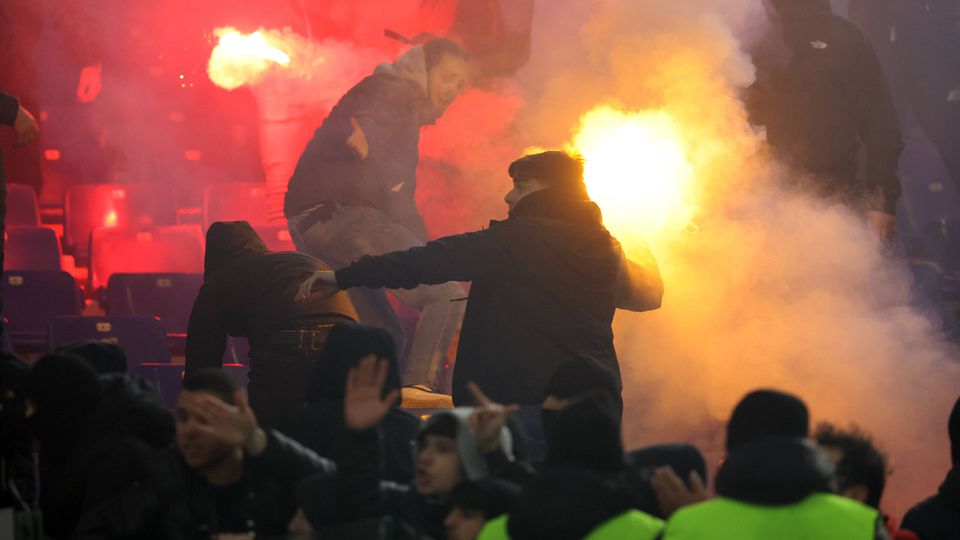 Confusão entre adeptos antes do Lazio-Roma (vídeo e fotos)