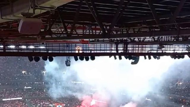 Homenagem a Eusébio ao minuto 71 na Luz