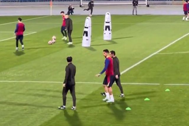 VÍDEO: Cancelo à margem do treino do Barcelona