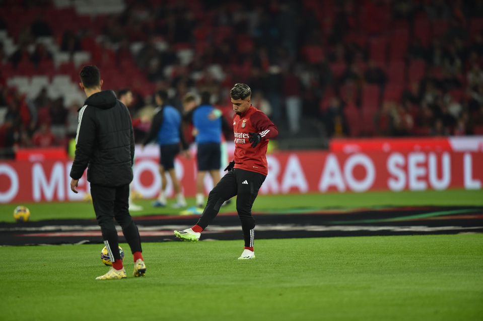 Marcos Leonardo sem estreia, mas com esforço extra pelo Benfica (vídeo)